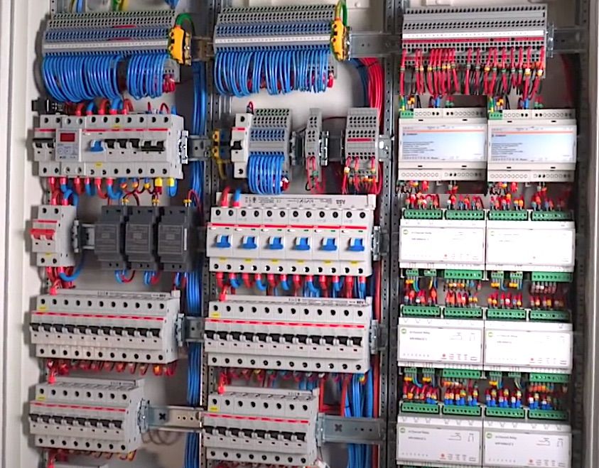 сборка электрощитов, системы "умный дом"